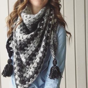✨SALE✨ The simple Triangle scarf